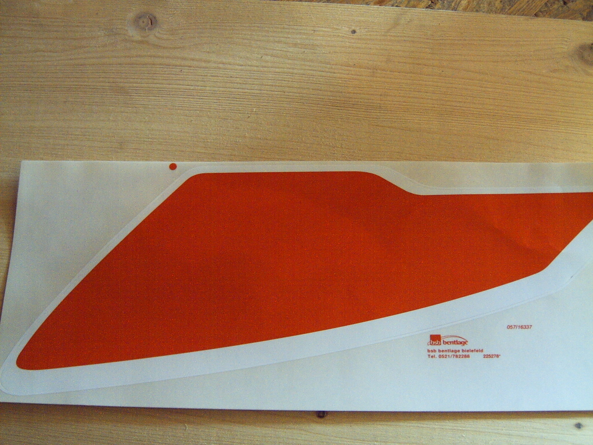 Dekorfolie Seitenheckverkleidung re. rot/weiß Dekorfolie Seitenheckverkleidung re. rot/weiß